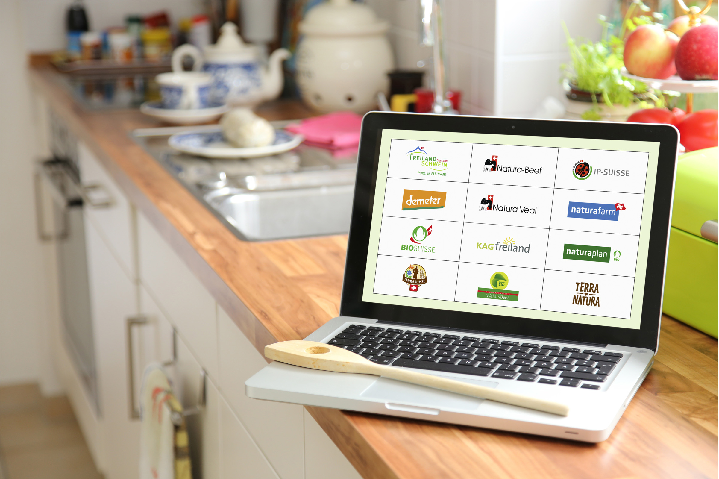 Bewertungssysteme: Grossverteiler informieren sehr unterschiedlich auf Produkten über das Tierwohl